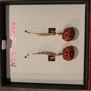 🎃HALLOWEEN IS COMING!🎃 NWT Betsey Johnson Halloween pumpkin earrings